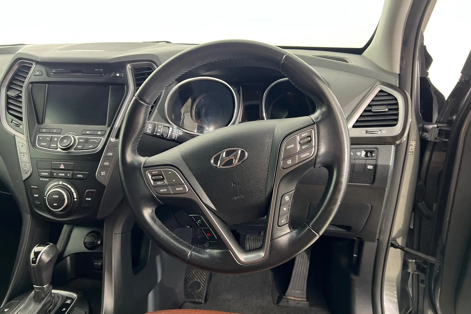 2013 Hyundai Santa Fe Gallery Image 19