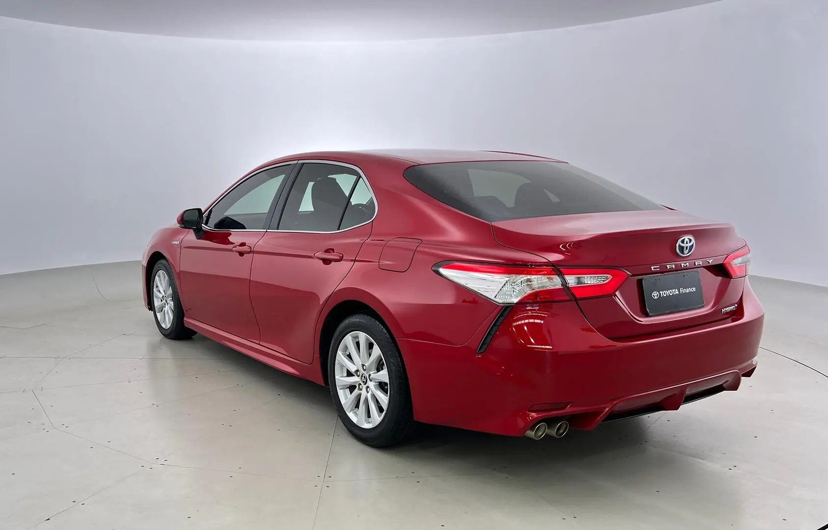 2019 Toyota Camry Gallery Image 2