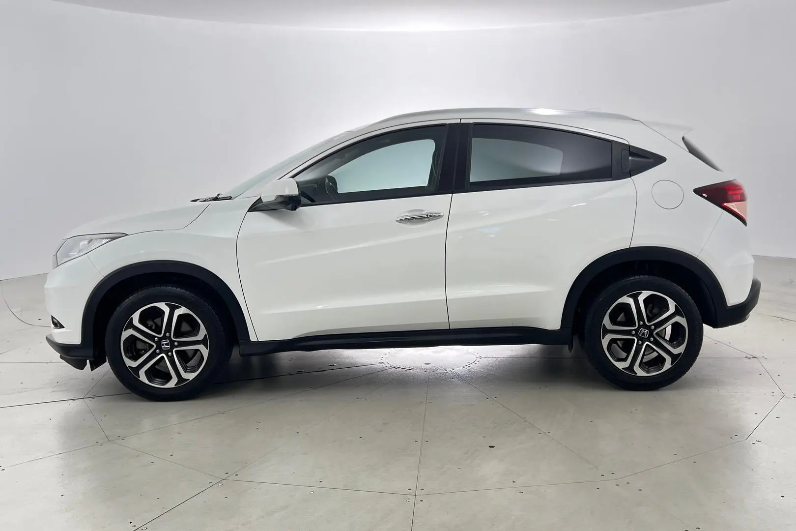 2016 Honda HR-V Gallery Image 8