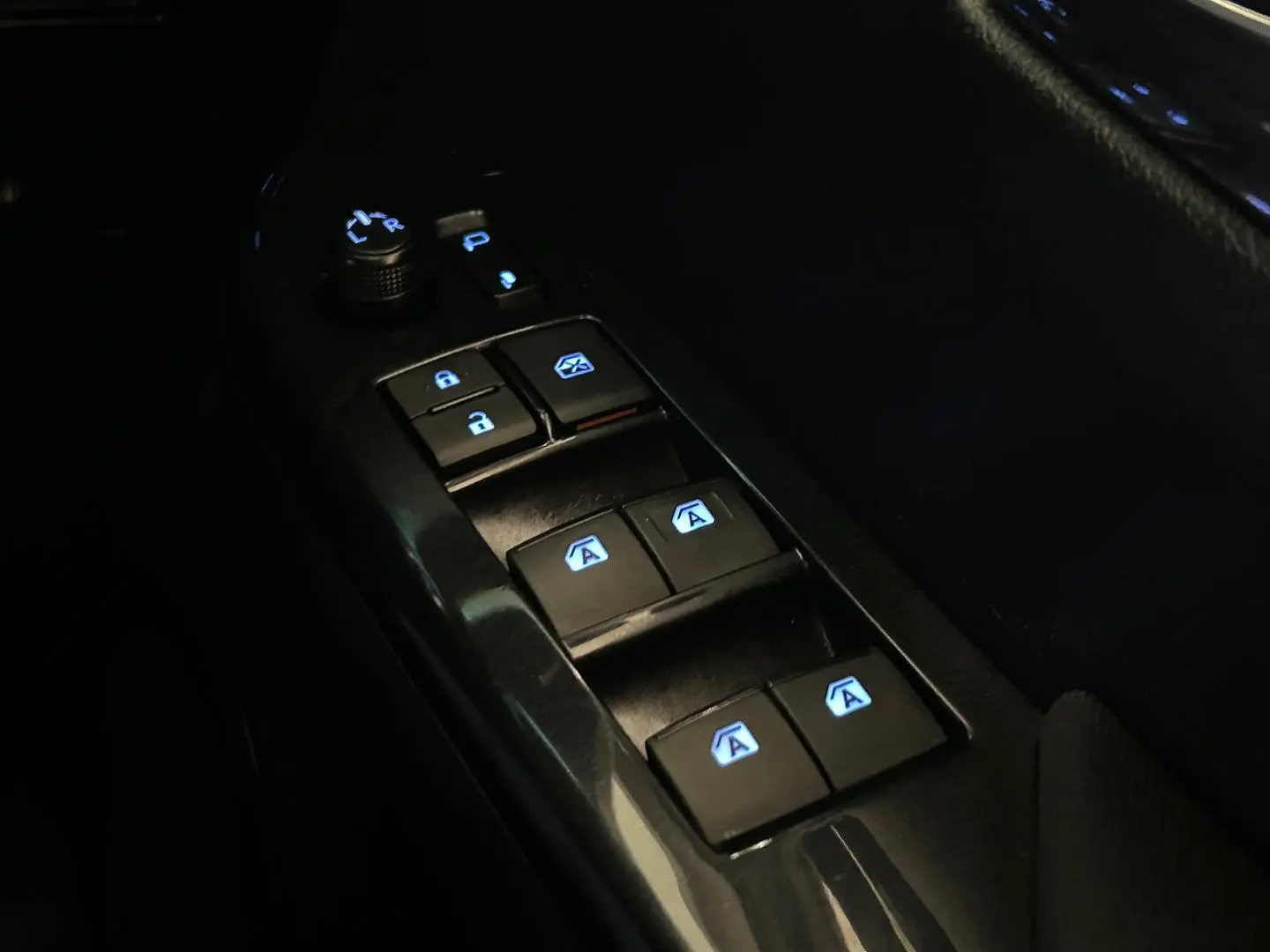 2022 Toyota Hilux Gallery Image 26