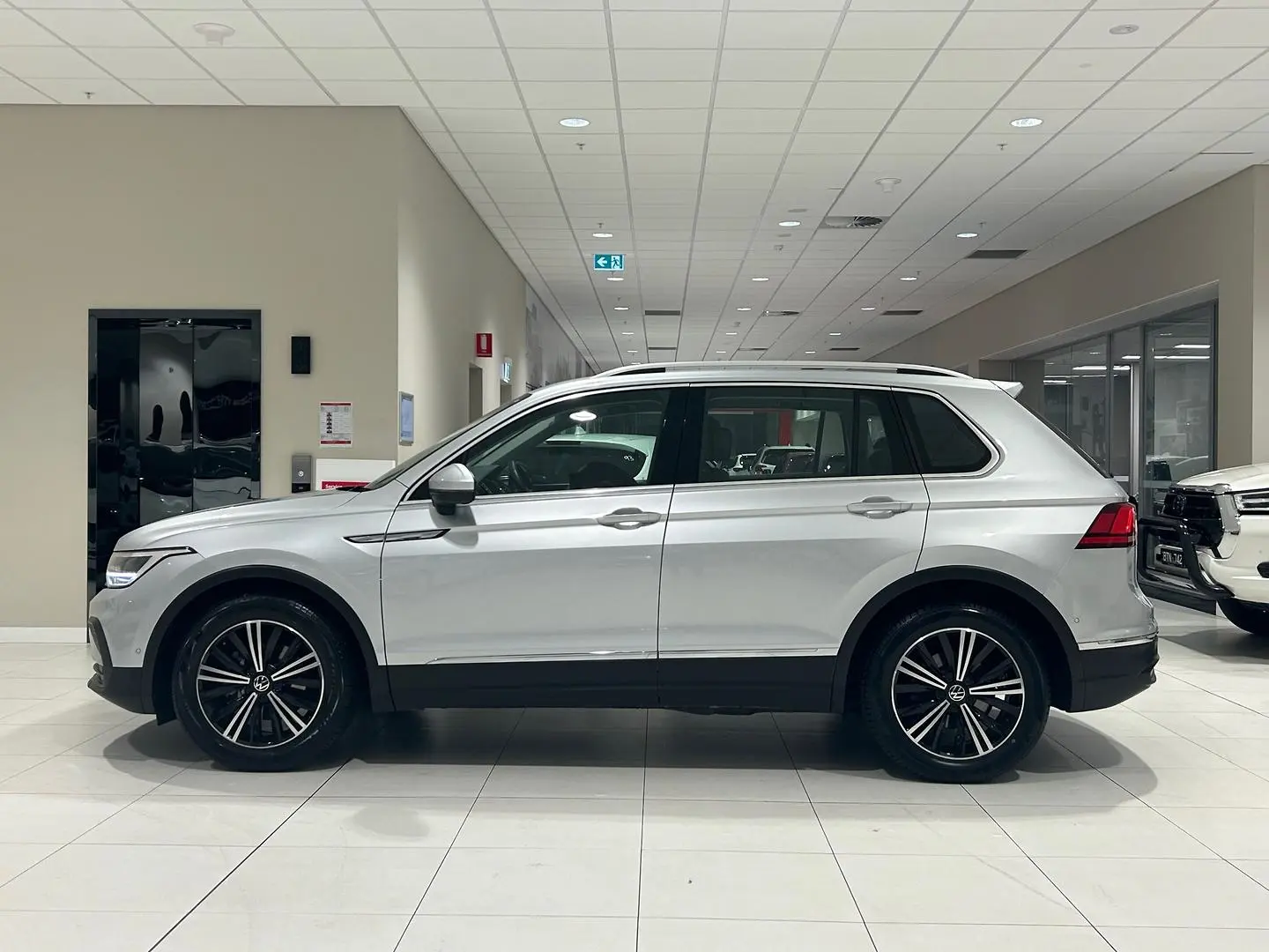 2023 Volkswagen Tiguan Gallery Image 6