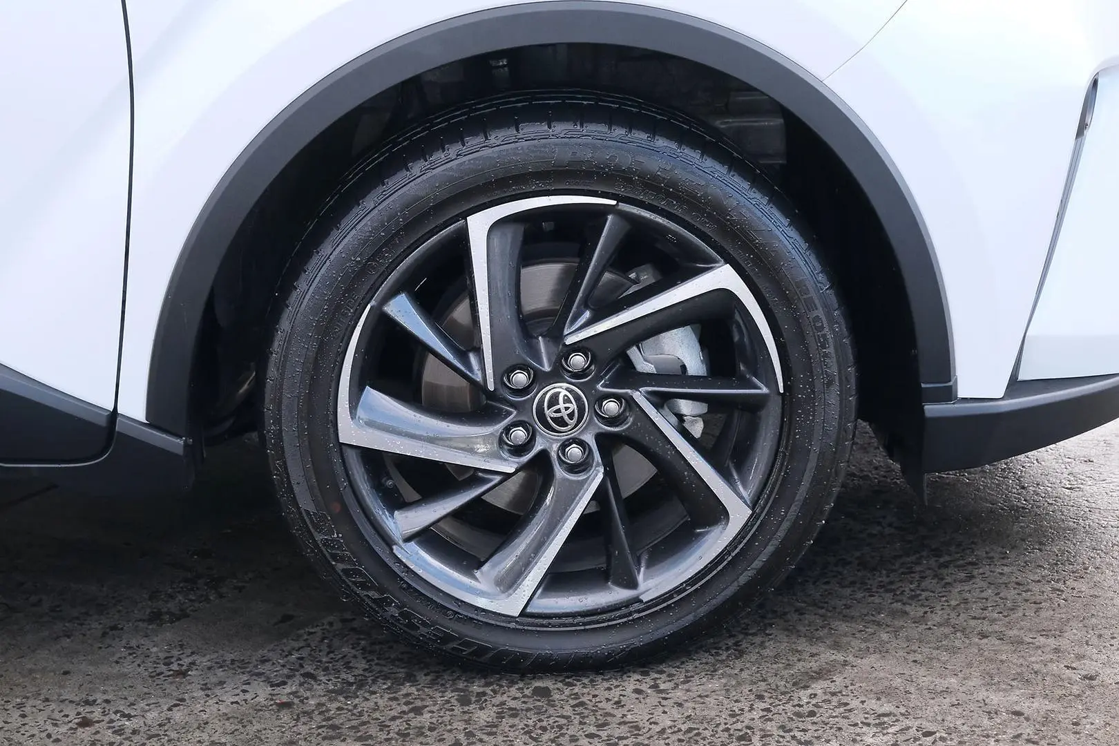 2022 Toyota C-HR Gallery Image 6