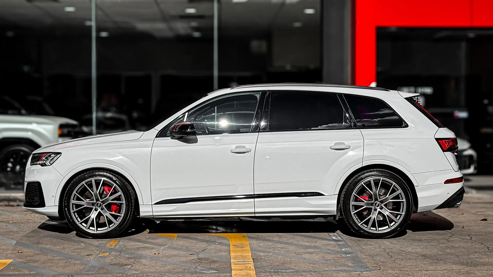 2021 Audi SQ7 Gallery Image 9
