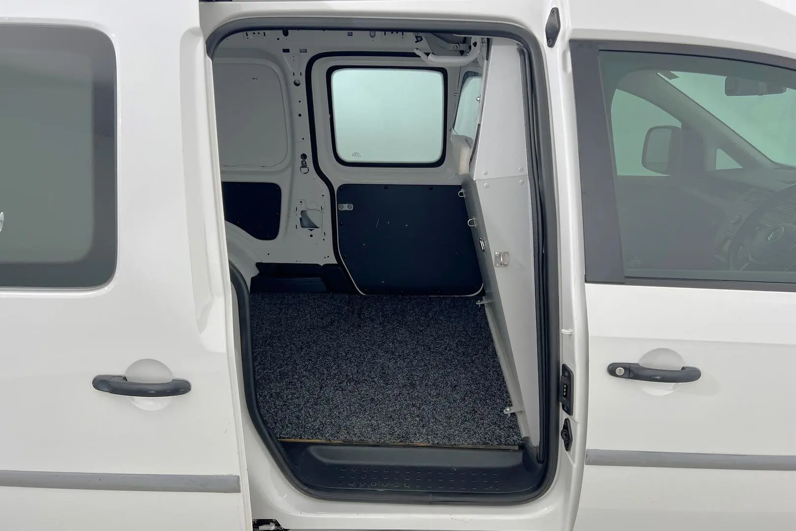 2018 Volkswagen Caddy Gallery Image 19
