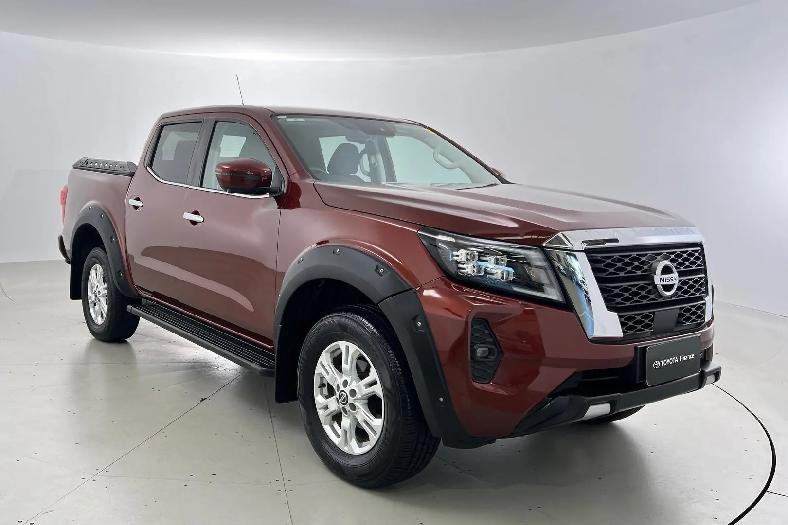 2021 Nissan Navara Gallery Image 1