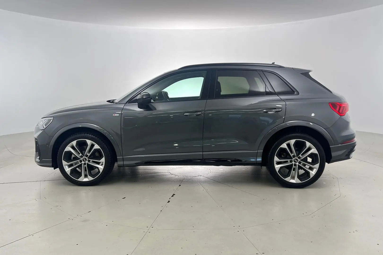 2021 Audi Q3 Gallery Image 8