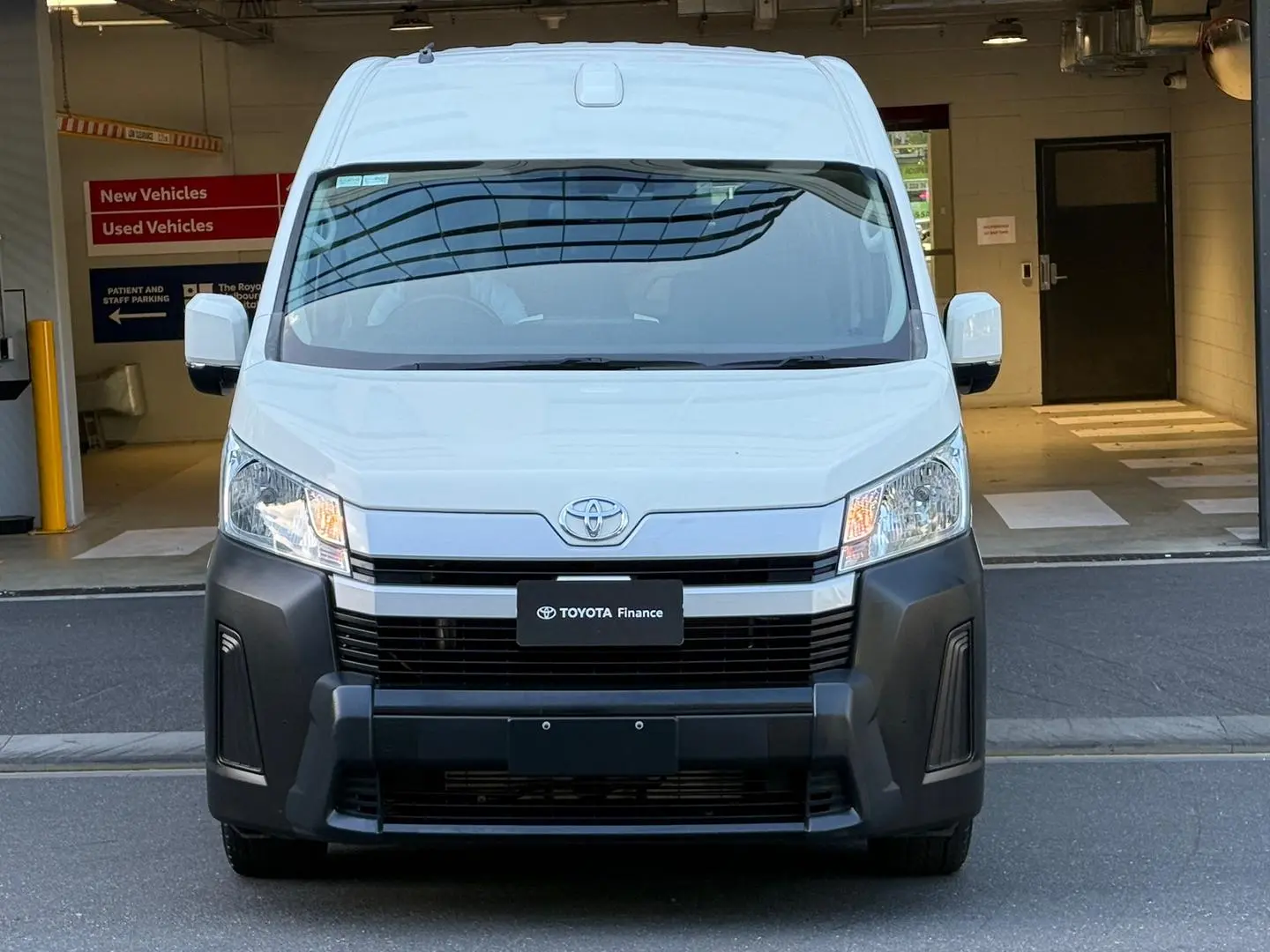 2021 Toyota Hiace Gallery Image 4
