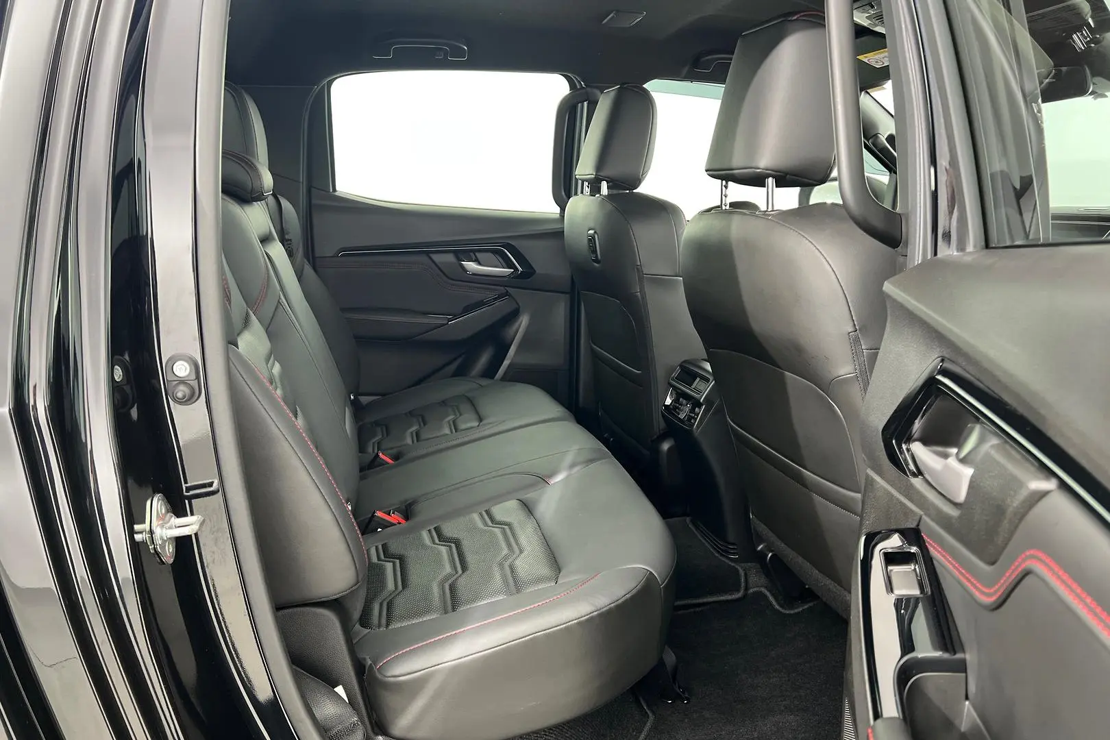 2023 Isuzu D-MAX Gallery Image 19