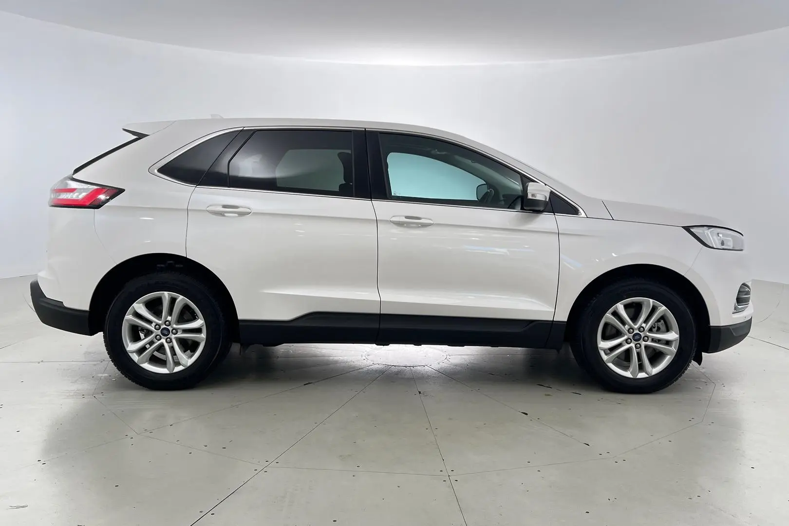 2019 Ford Endura Gallery Image 5
