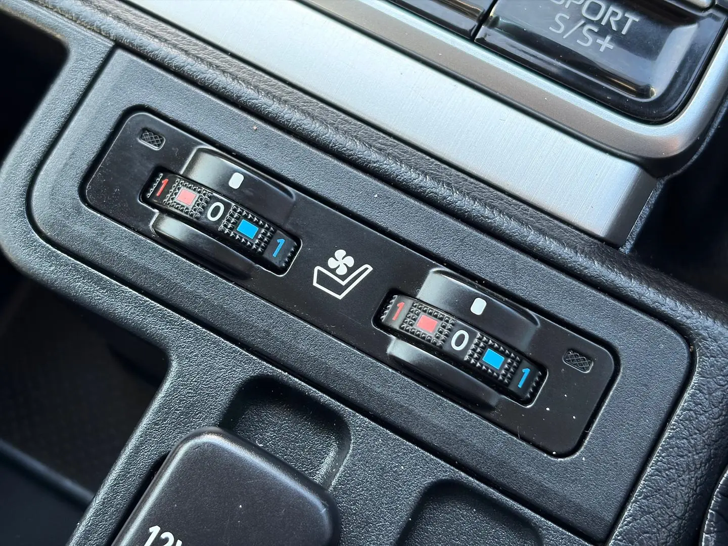 2022 Toyota Landcruiser Prado Gallery Image 15