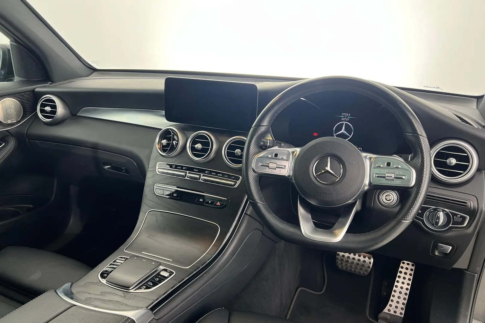 2022 Mercedes-Benz GLC-Class Gallery Image 12