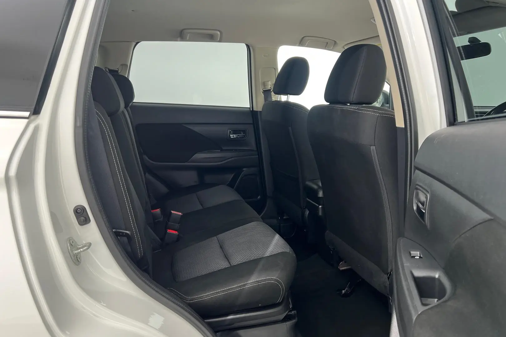 2017 Mitsubishi Outlander Gallery Image 11