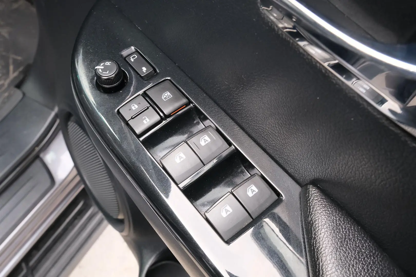 2020 Toyota Hilux Gallery Image 12