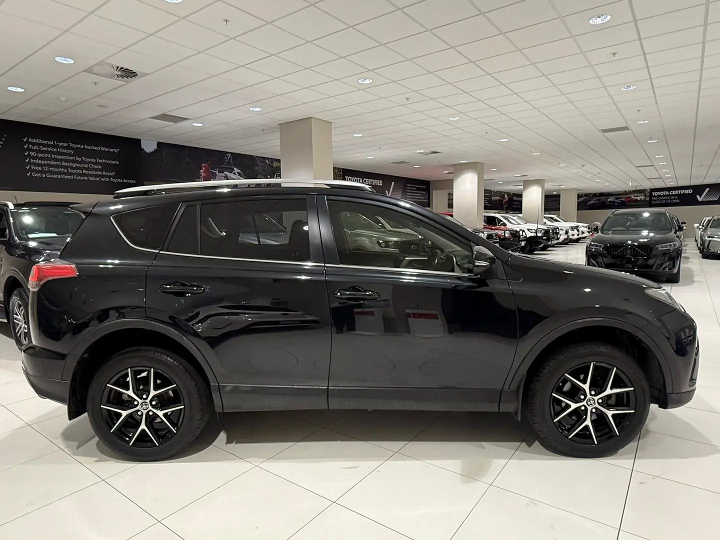 2016 Toyota RAV4 Gallery Image 2