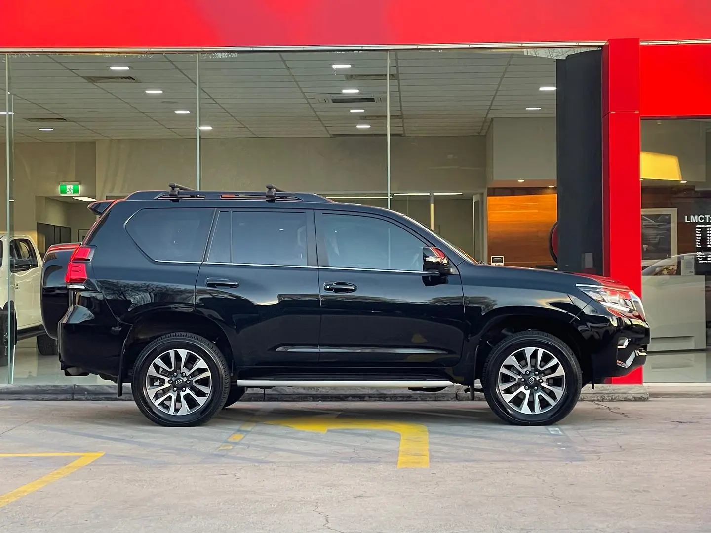 2023 Toyota Landcruiser Prado Gallery Image 2