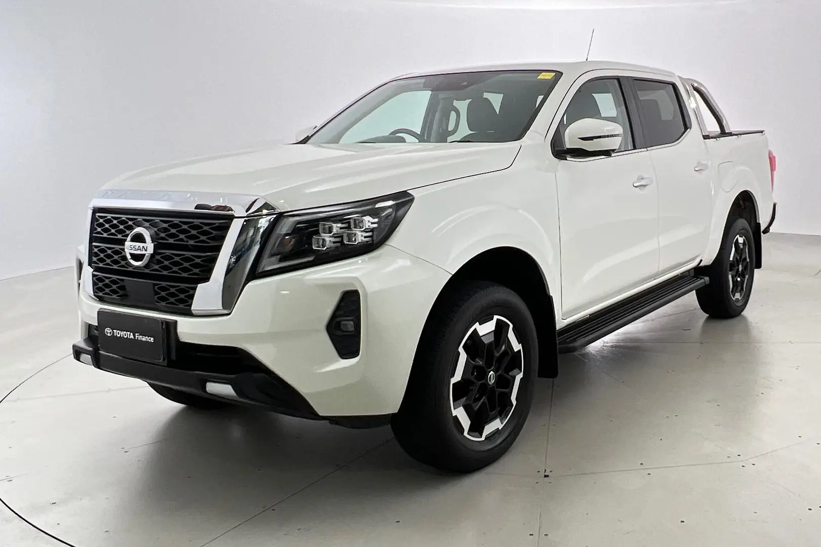 2021 Nissan Navara Gallery Image 8