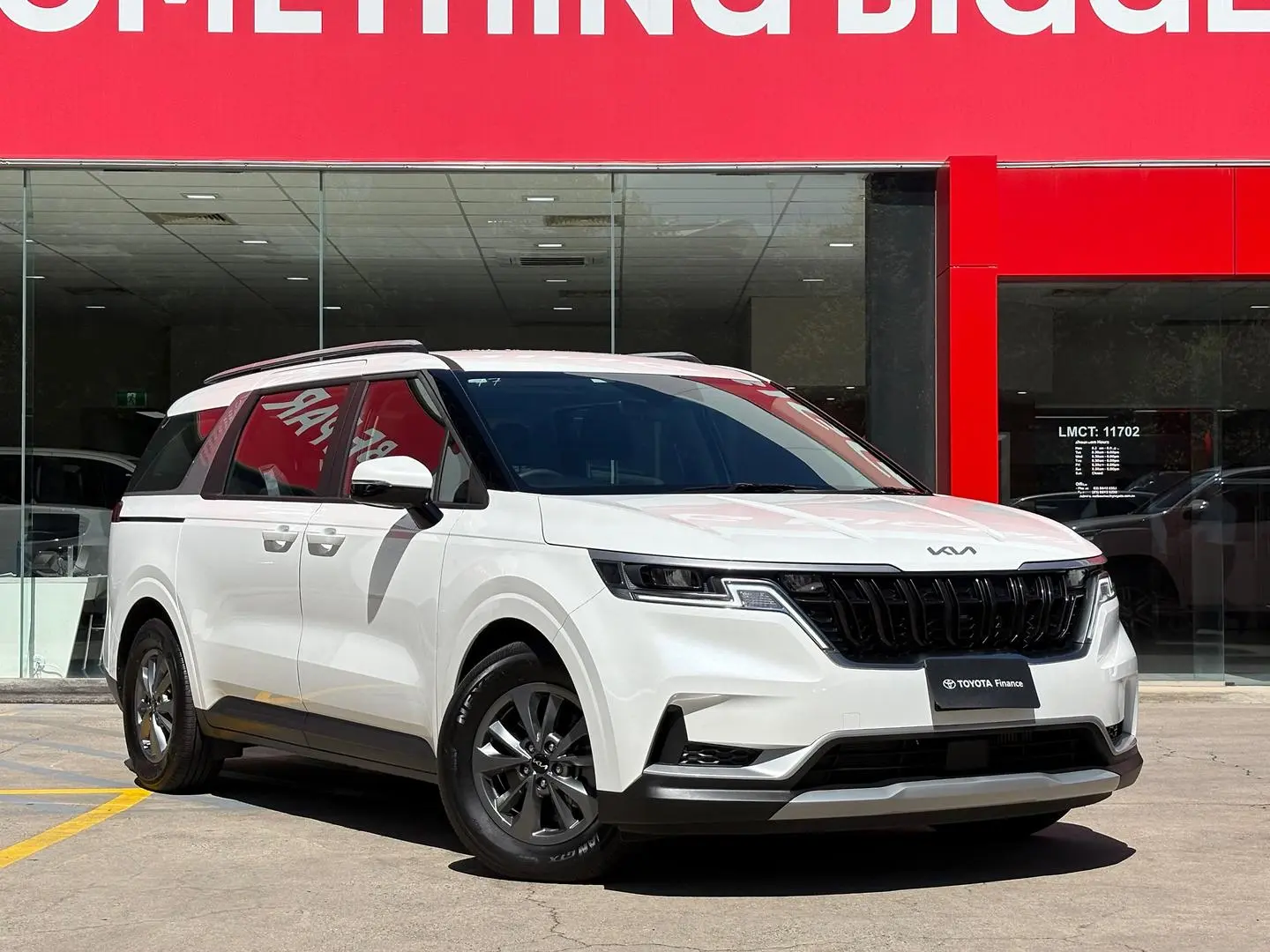 2022 Kia Carnival Gallery Image 1