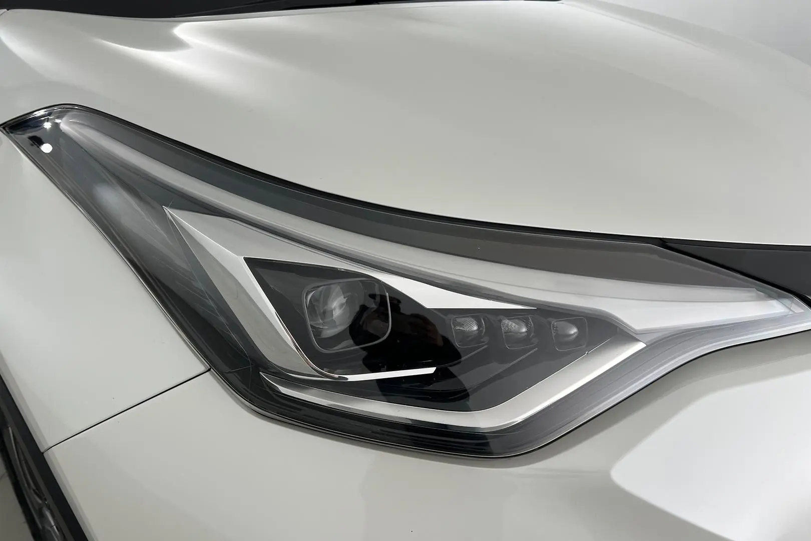 2020 Toyota C-HR Gallery Image 2