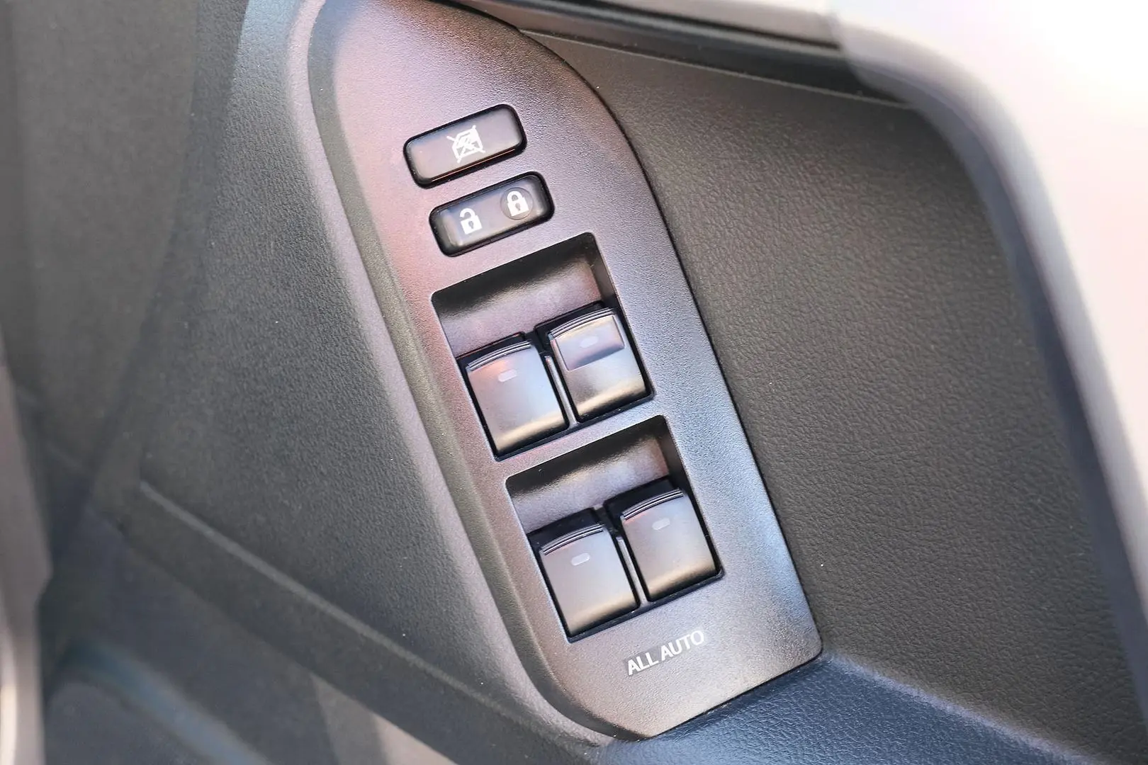2020 Toyota Landcruiser Prado Gallery Image 13