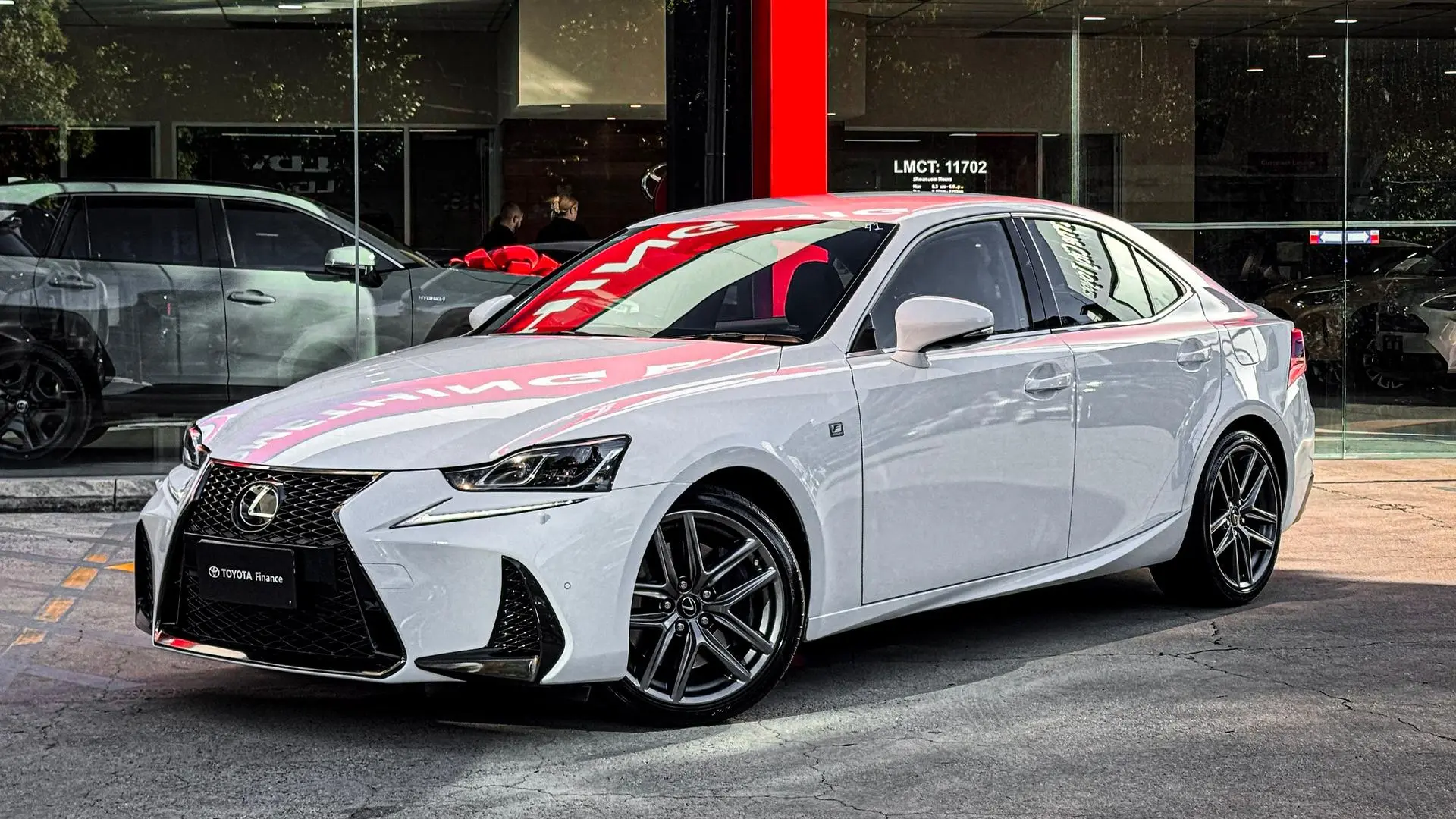 2018 Lexus IS Image 9