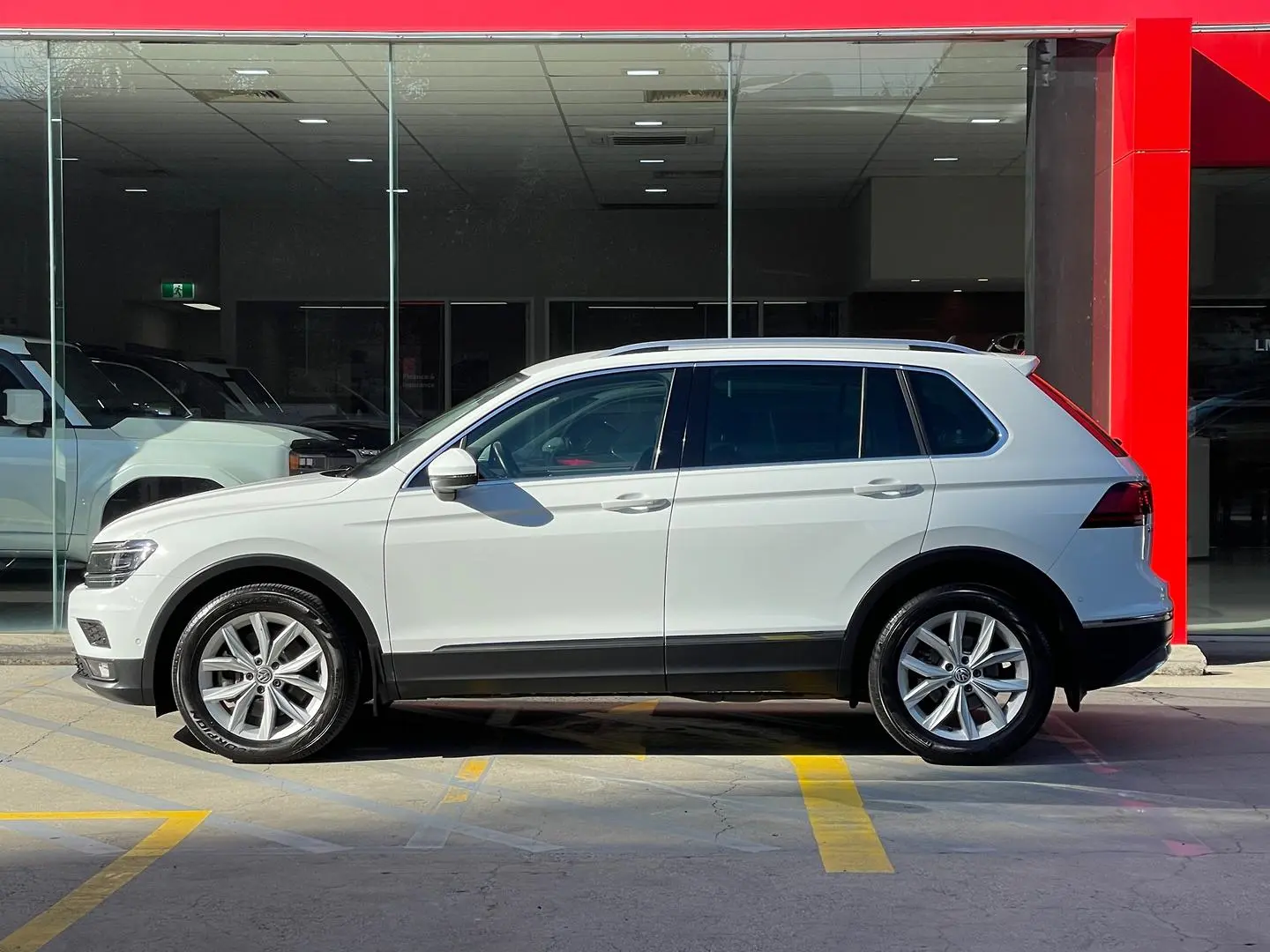 2018 Volkswagen Tiguan Gallery Image 5