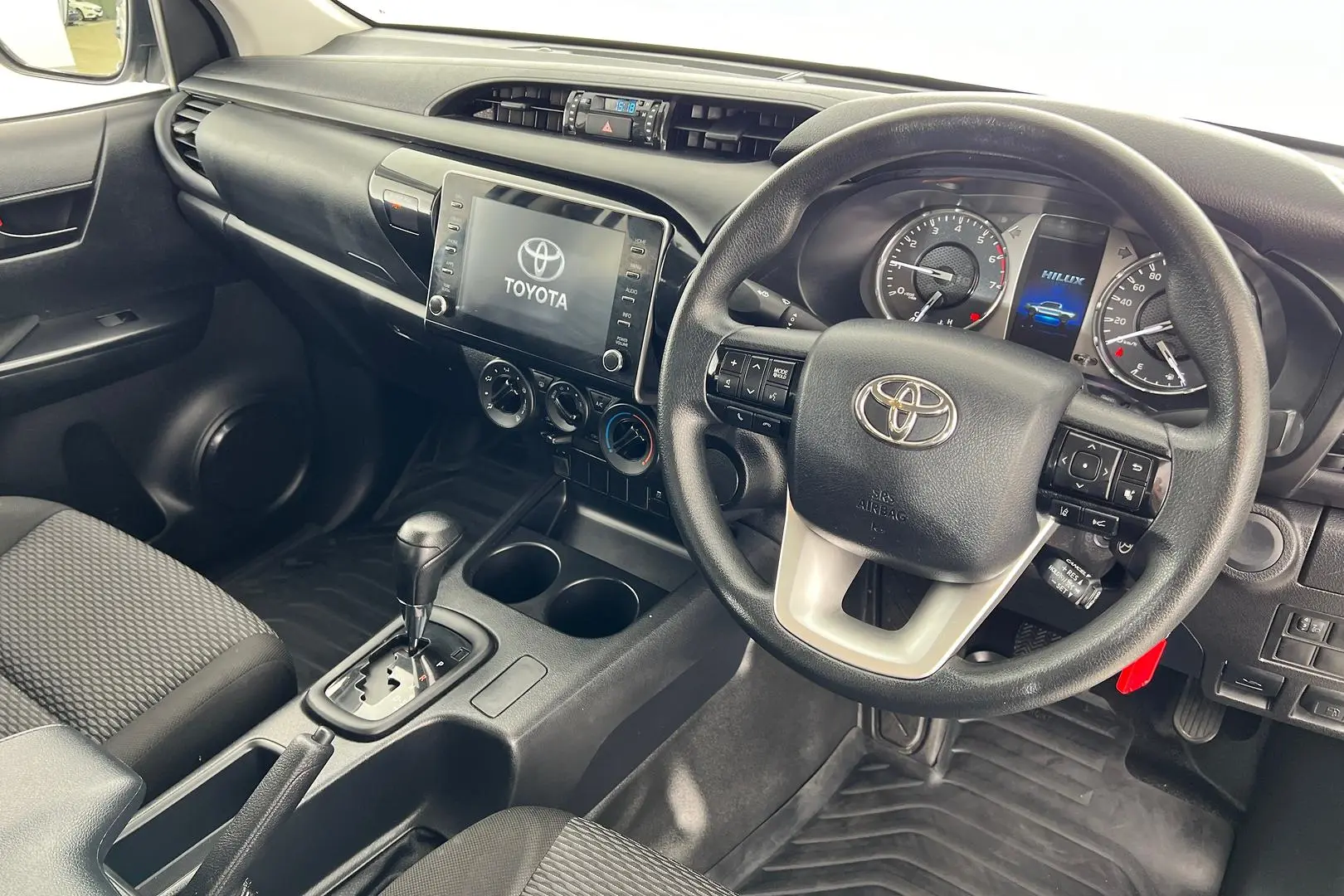 2022 Toyota Hilux Gallery Image 10