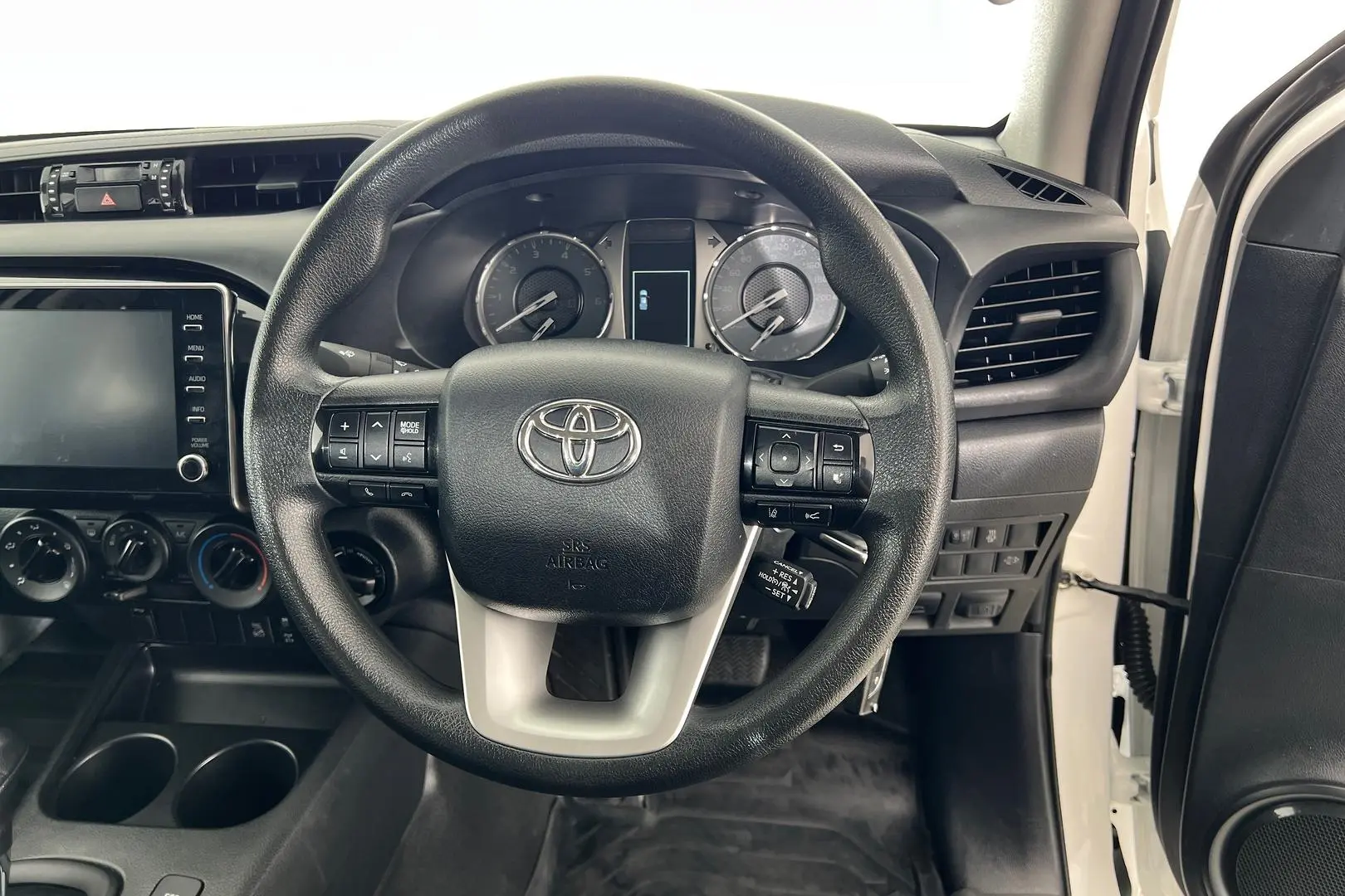 2021 Toyota Hilux Gallery Image 11