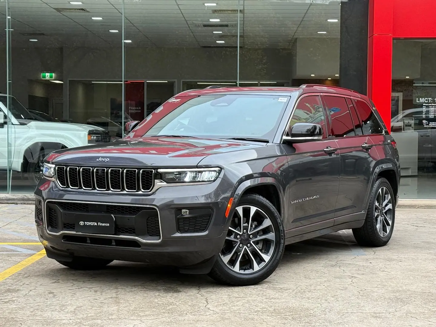 2023 Jeep Grand Cherokee Gallery Image 9