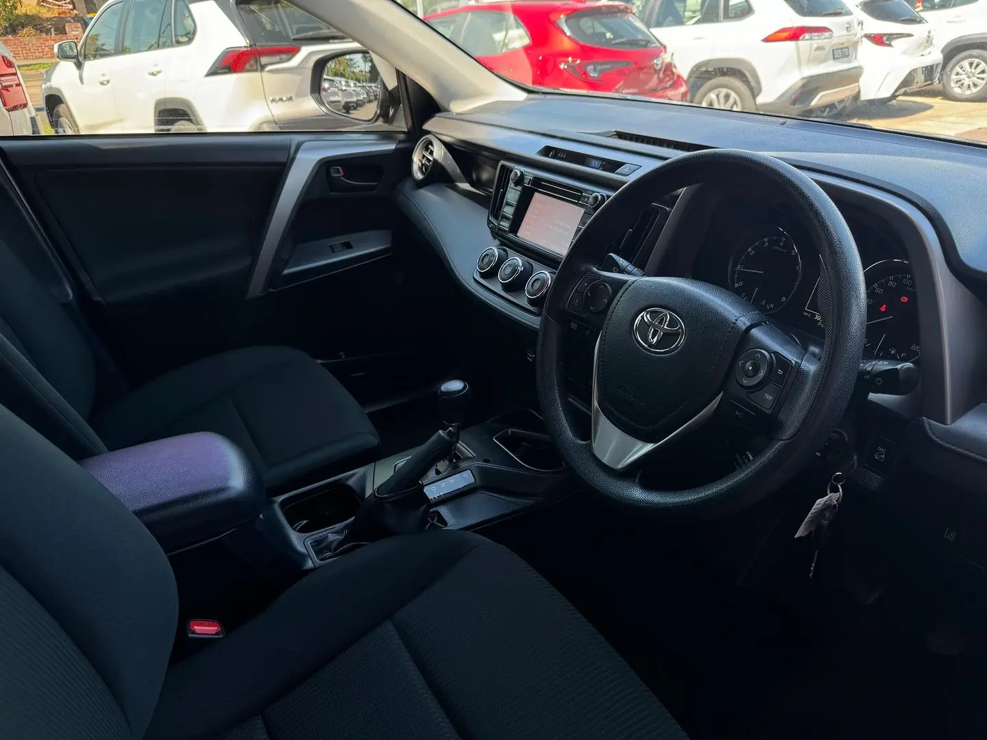 2018 Toyota Rav4 Gallery Image 11