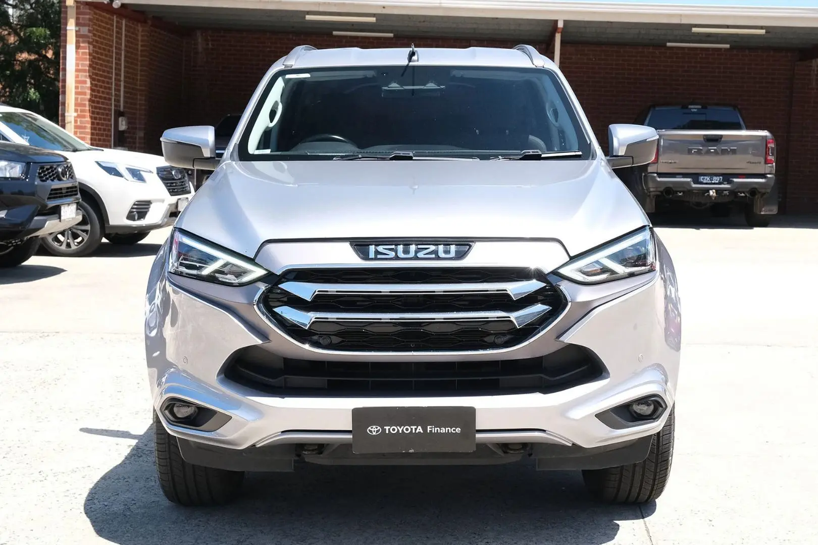 2022 Isuzu Mu-X Gallery Image 3