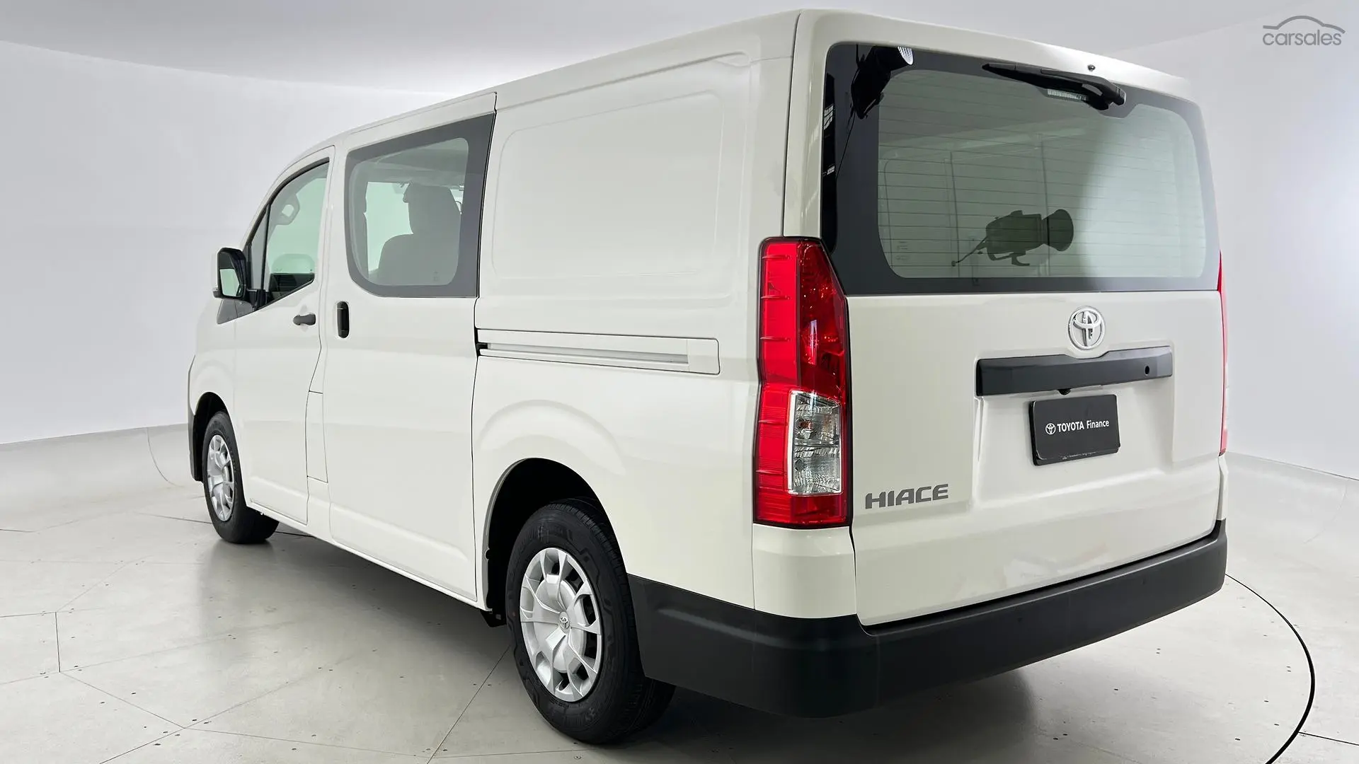 2020 Toyota Hiace Image 7