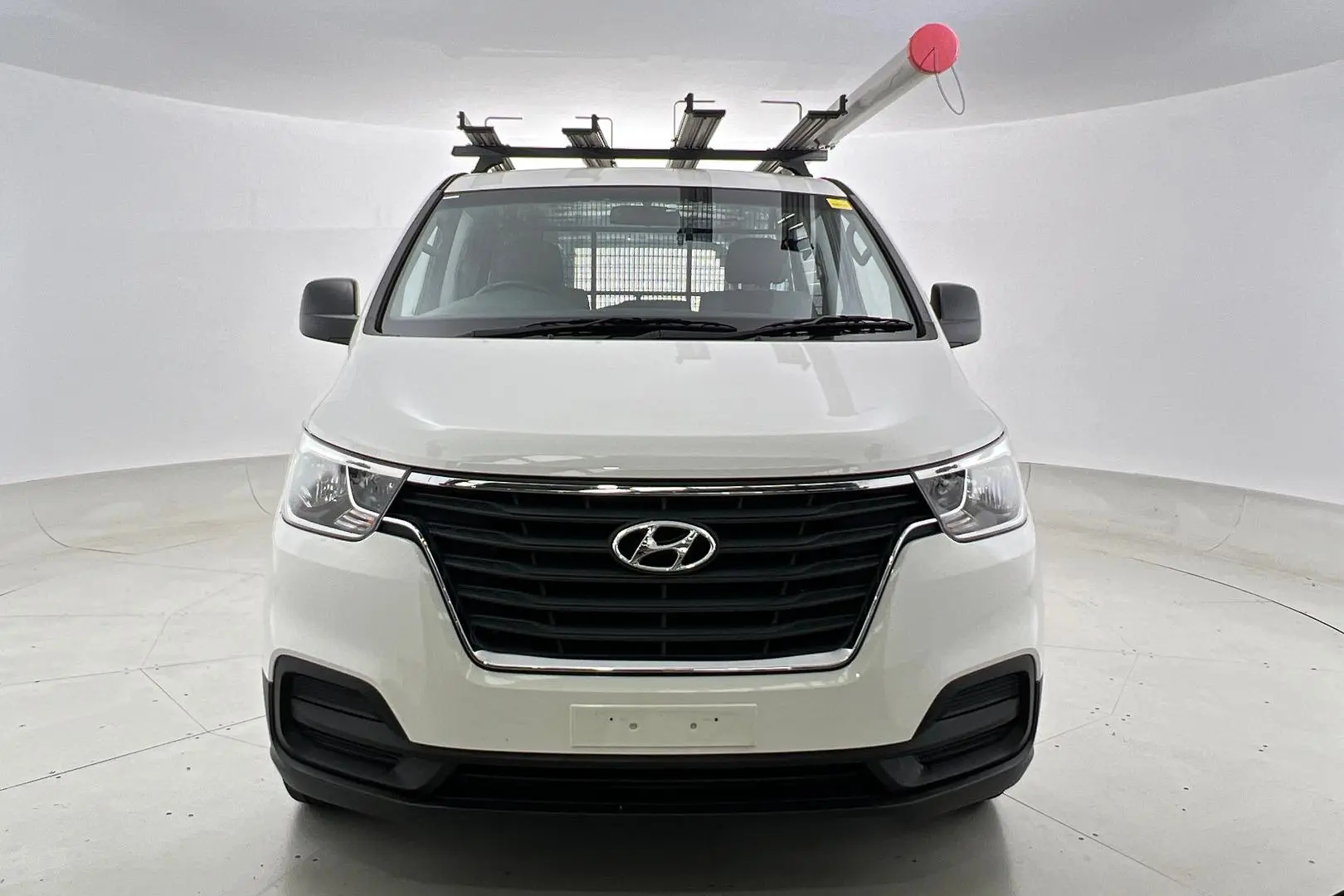2018 Hyundai iLoad Gallery Image 10