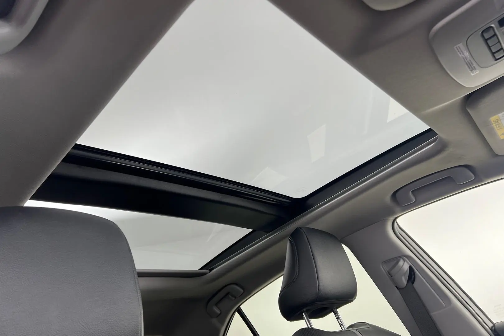 2023 Toyota Camry Gallery Image 18