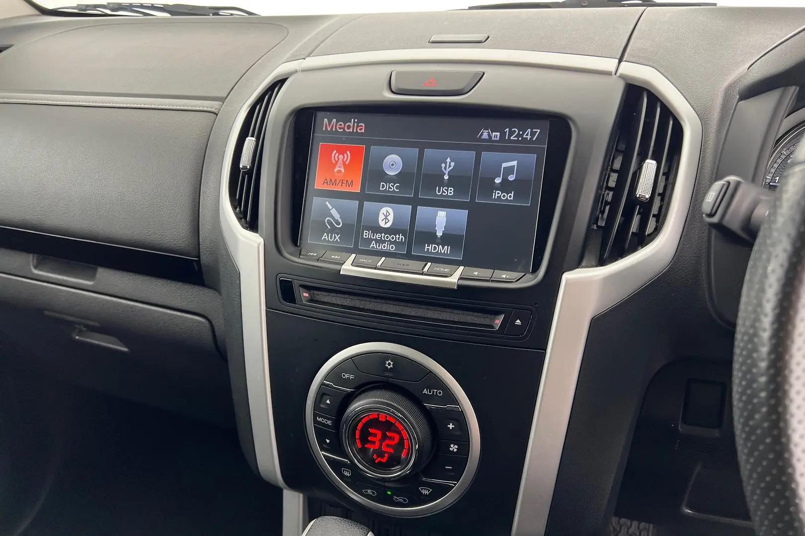 2018 Isuzu MU-X Gallery Image 19