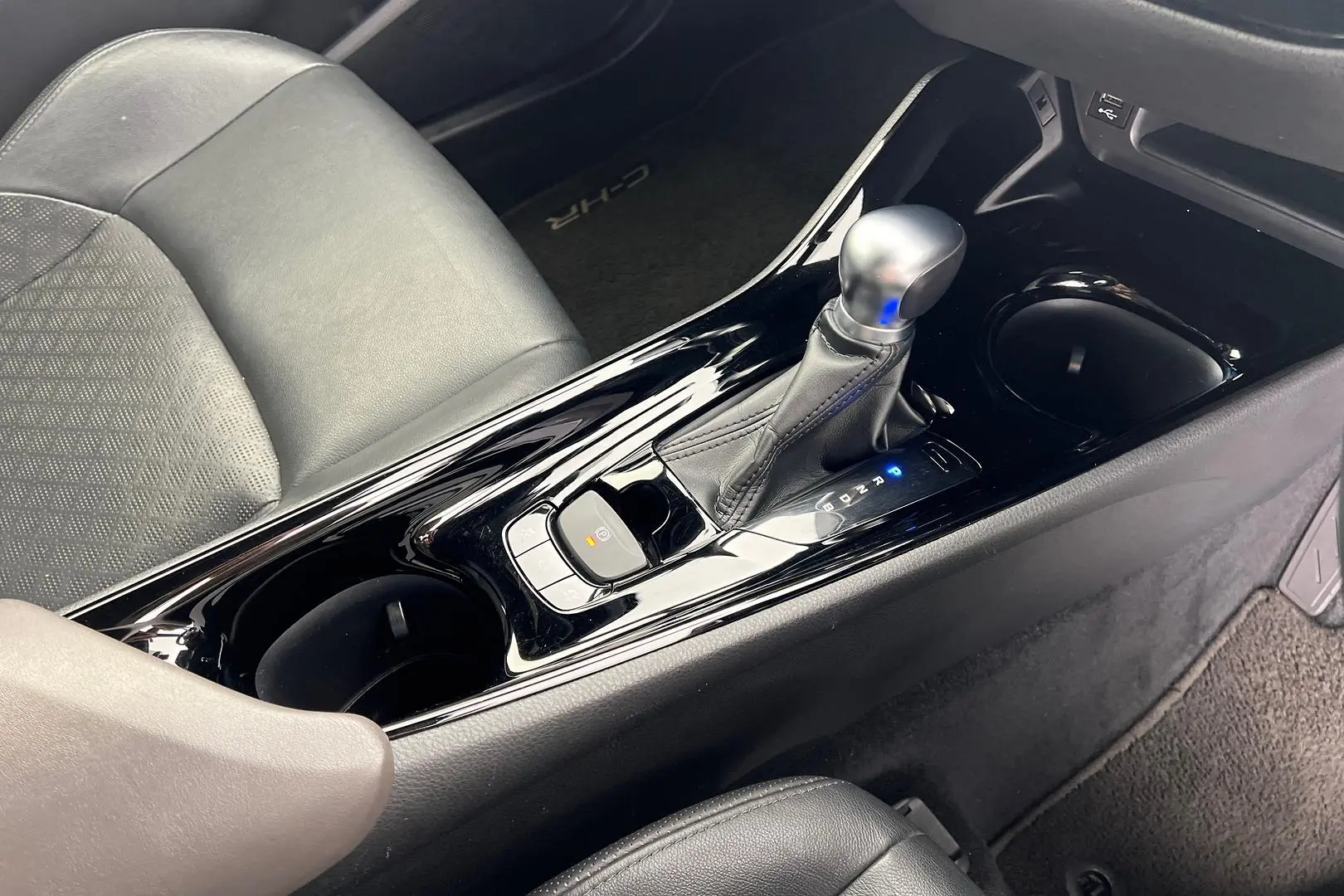 2022 Toyota C-HR Gallery Image 18