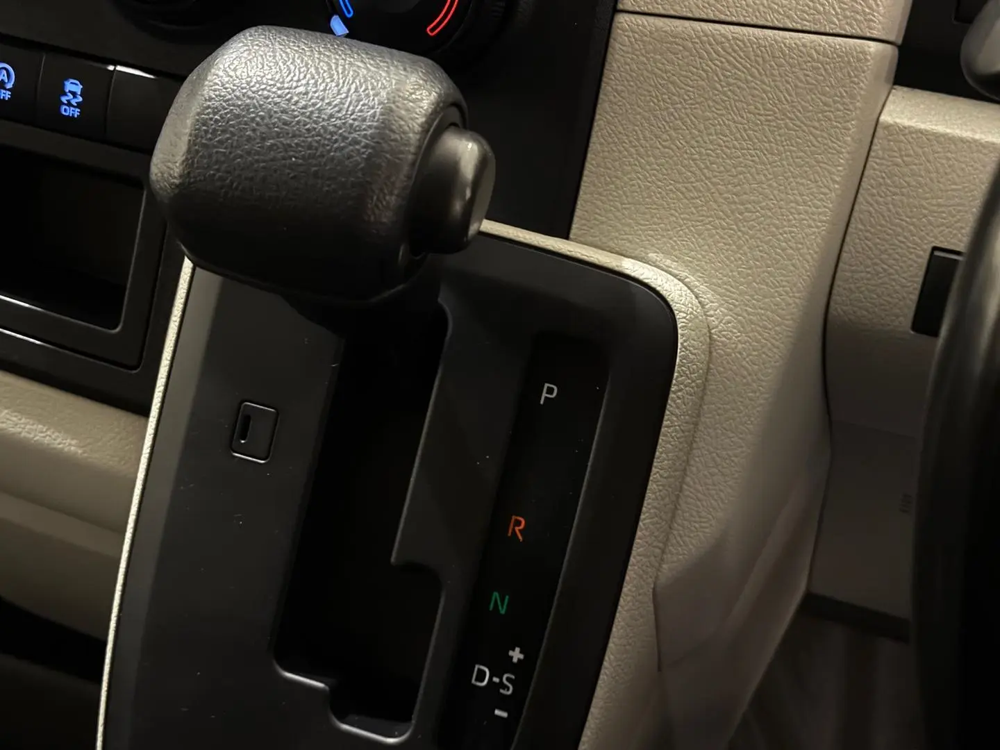 2022 Toyota Hiace Gallery Image 20