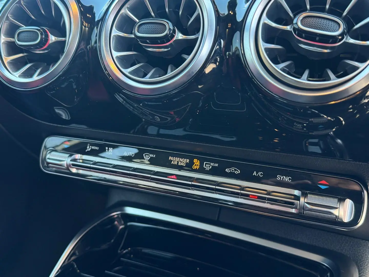2021 Mercedes-Benz A-Class Gallery Image 17