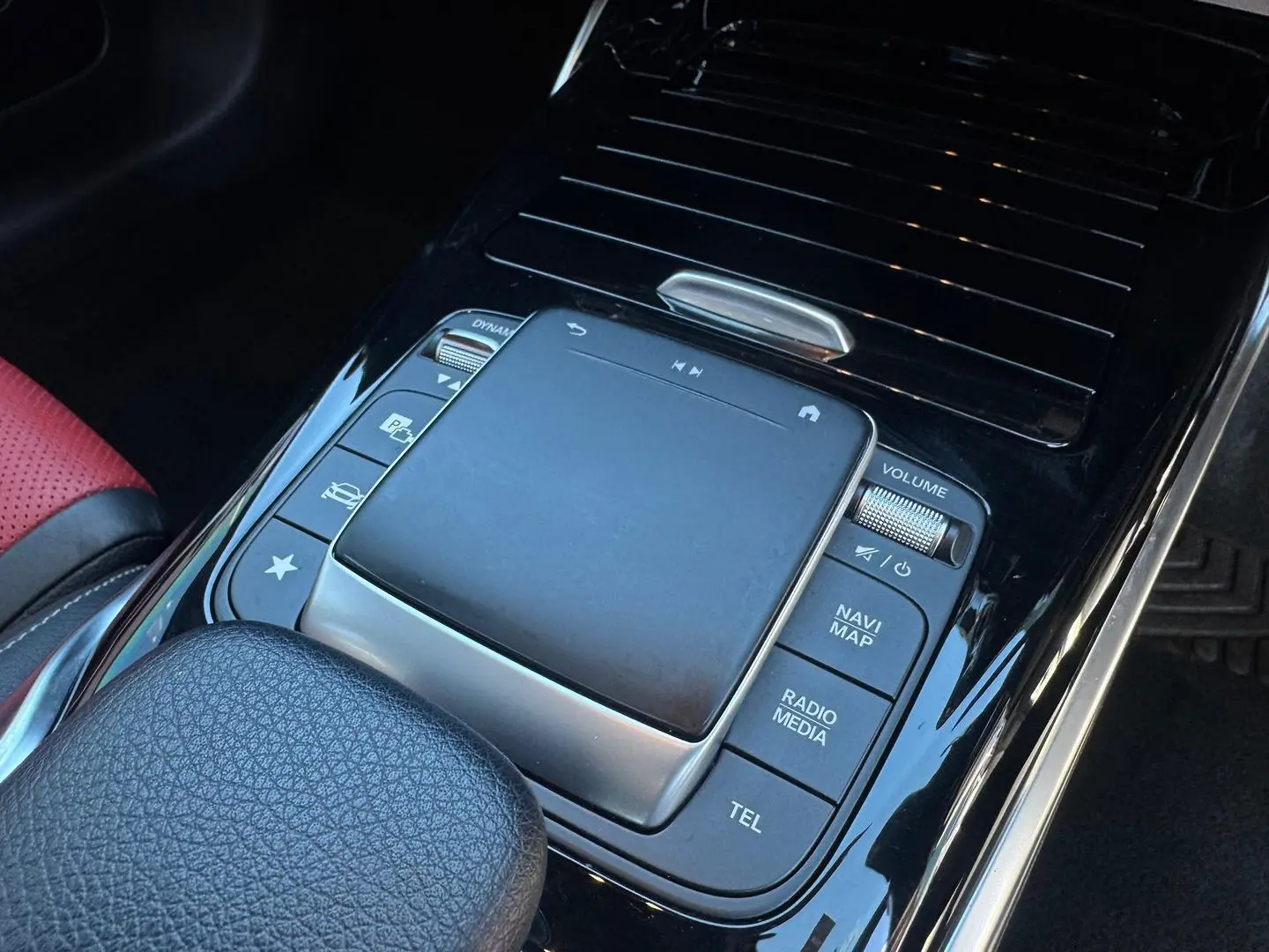 2021 Mercedes-Benz A-Class Gallery Image 16