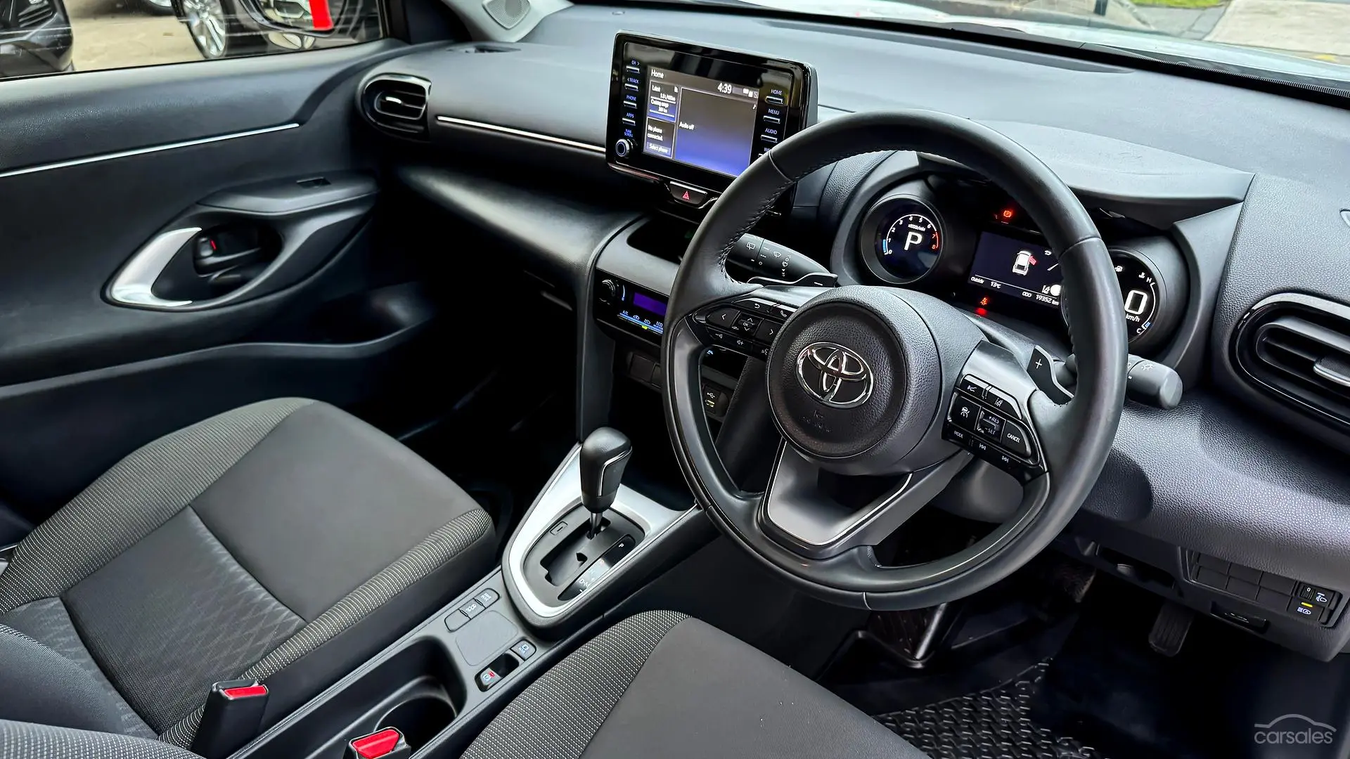 2023 Toyota Yaris Cross Image 3