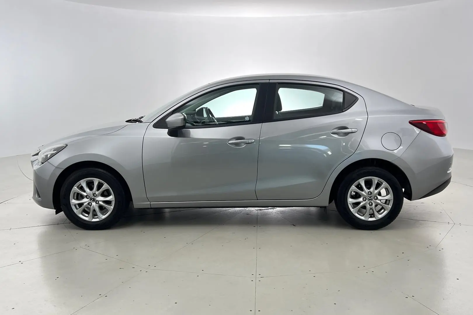 2016 Mazda 2 Gallery Image 8
