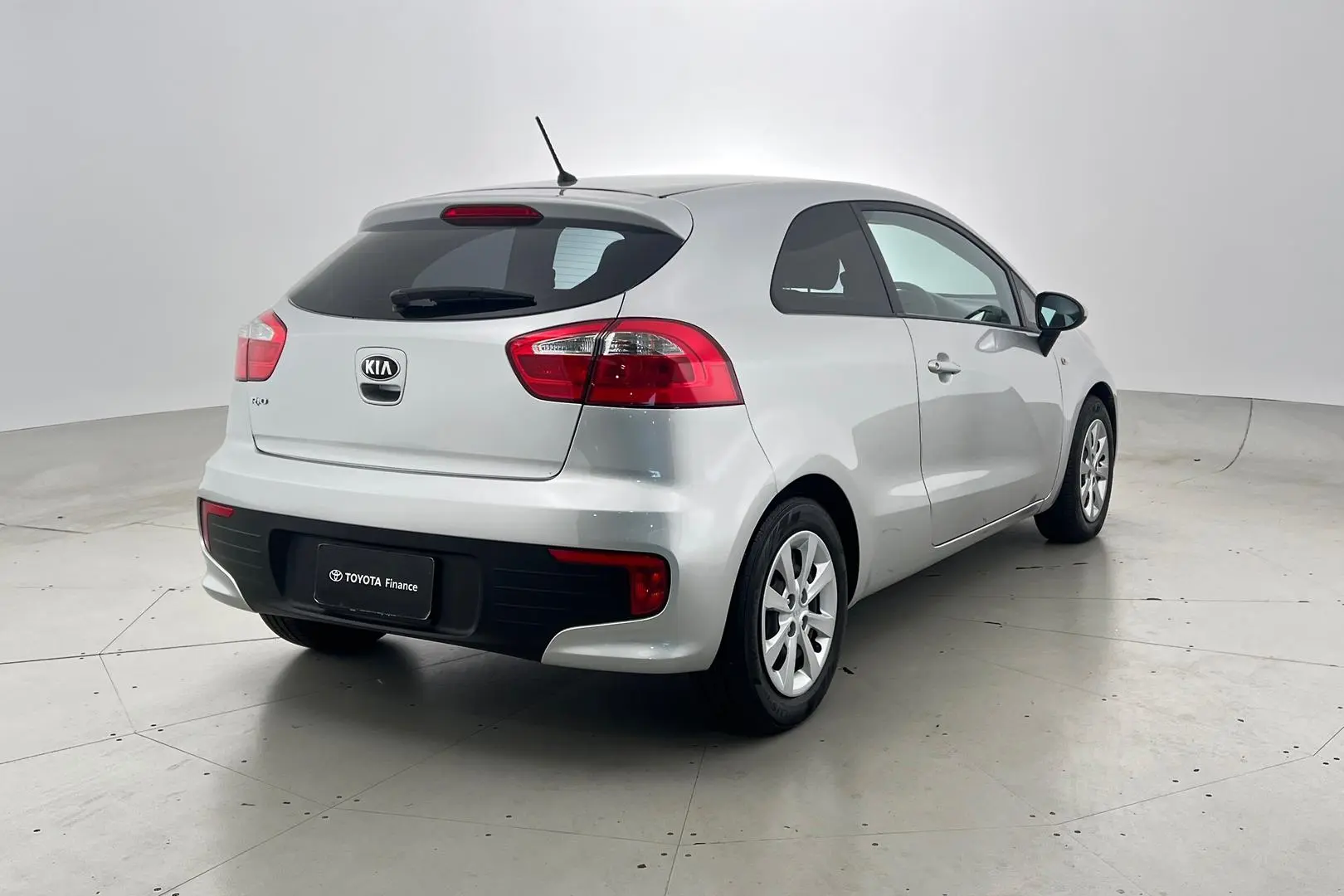 2016 Kia Rio Gallery Image 4
