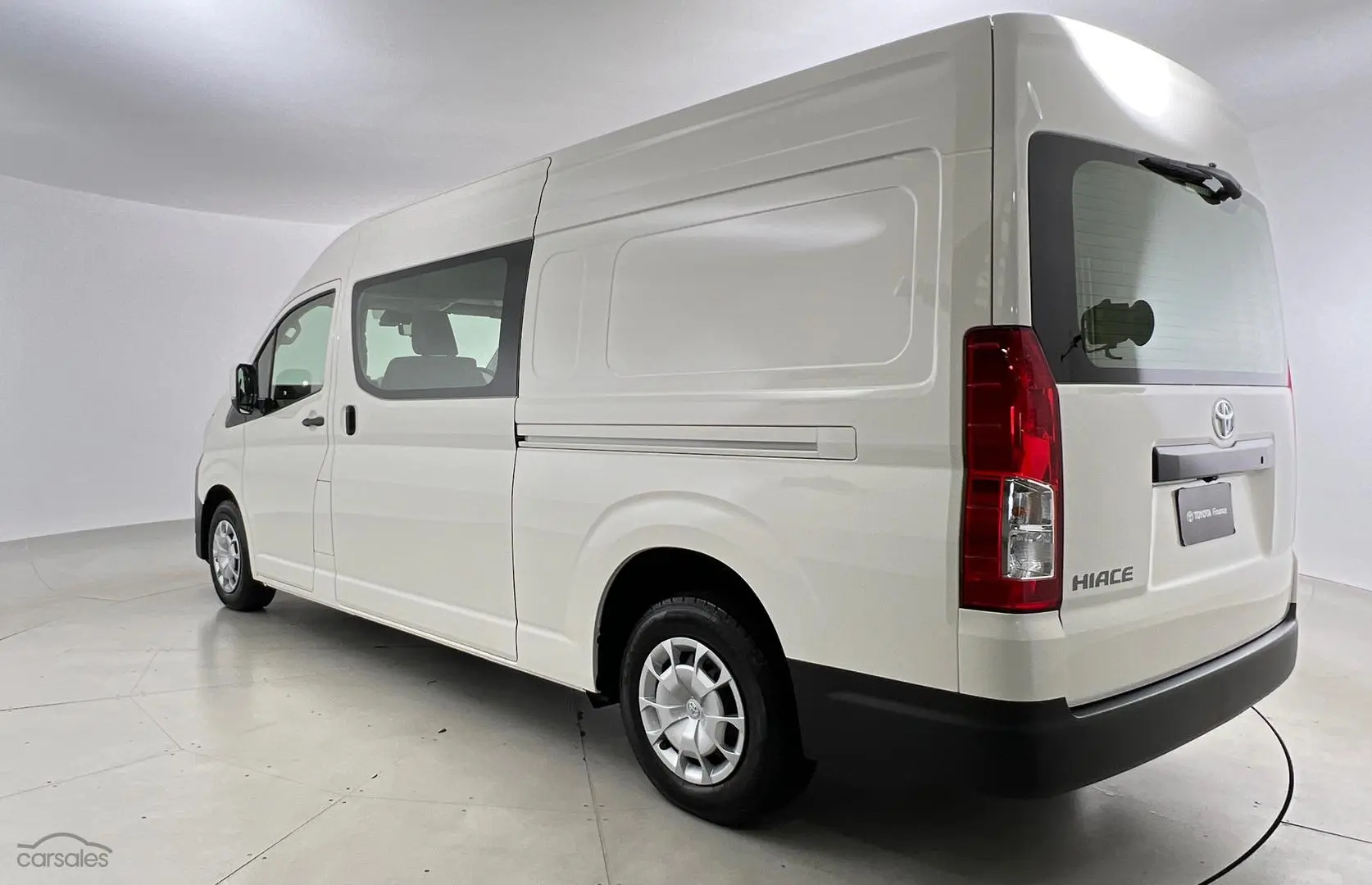 2020 Toyota Hiace Image 8