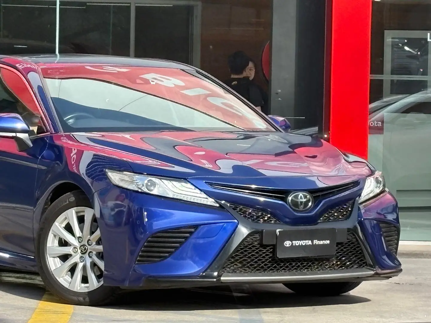 2019 Toyota Camry Gallery Image 3