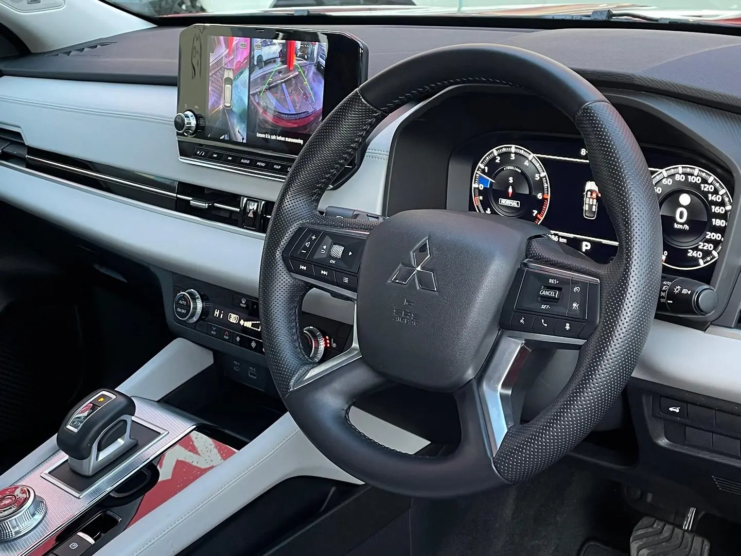 2022 Mitsubishi Outlander Gallery Image 14