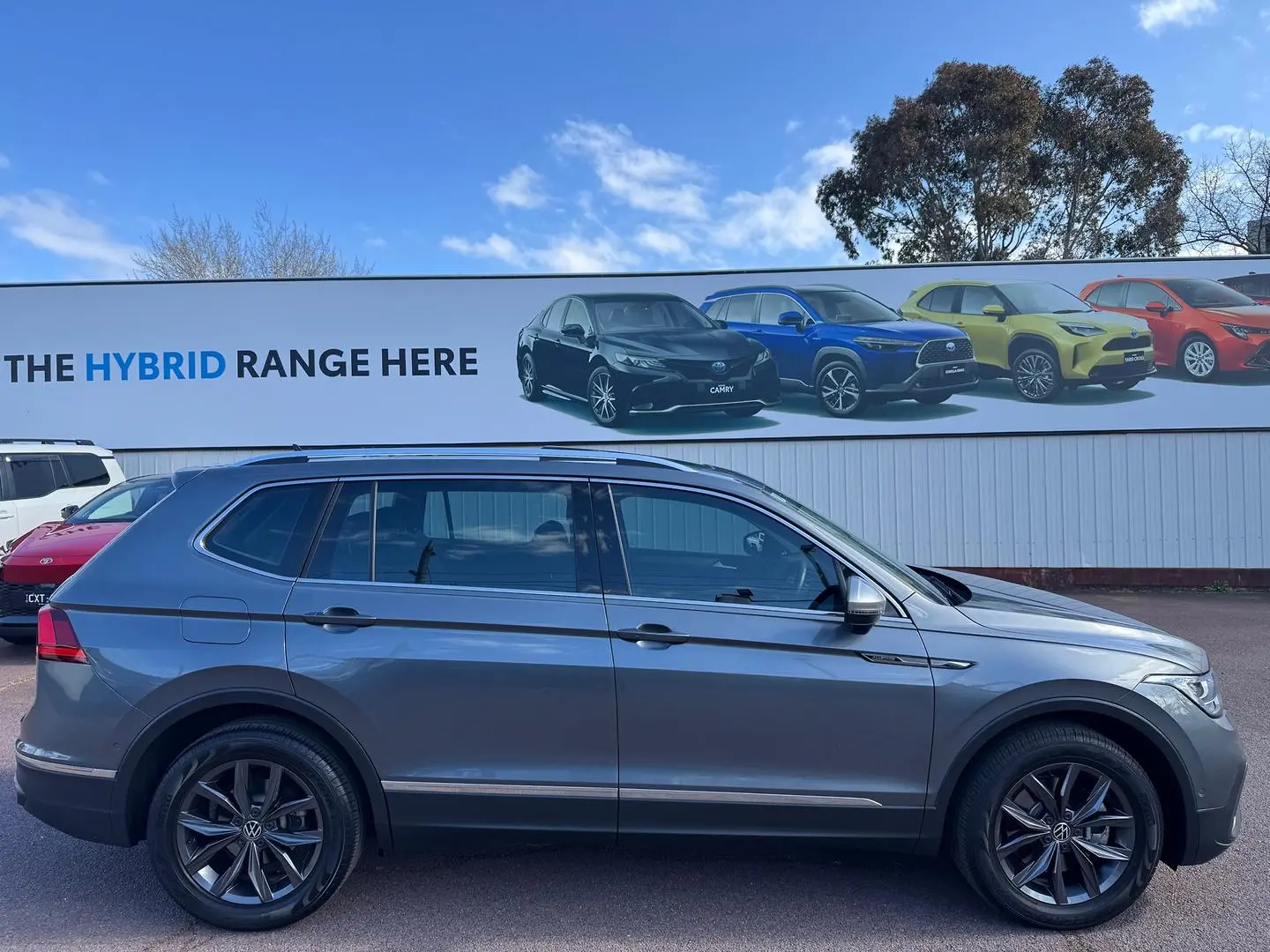 2023 Volkswagen Tiguan Gallery Image 3