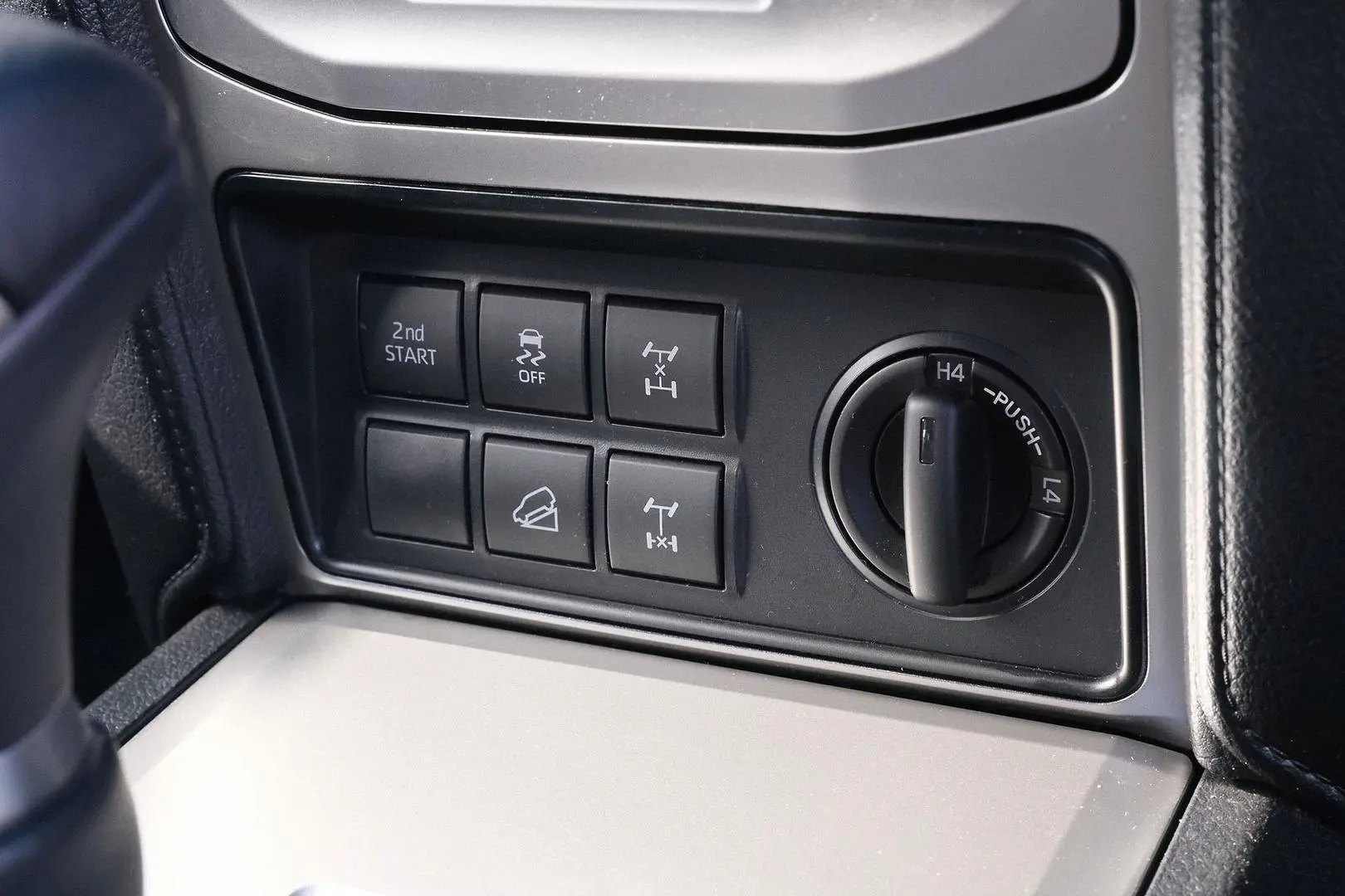 2022 Toyota Landcruiser Prado Gallery Image 20