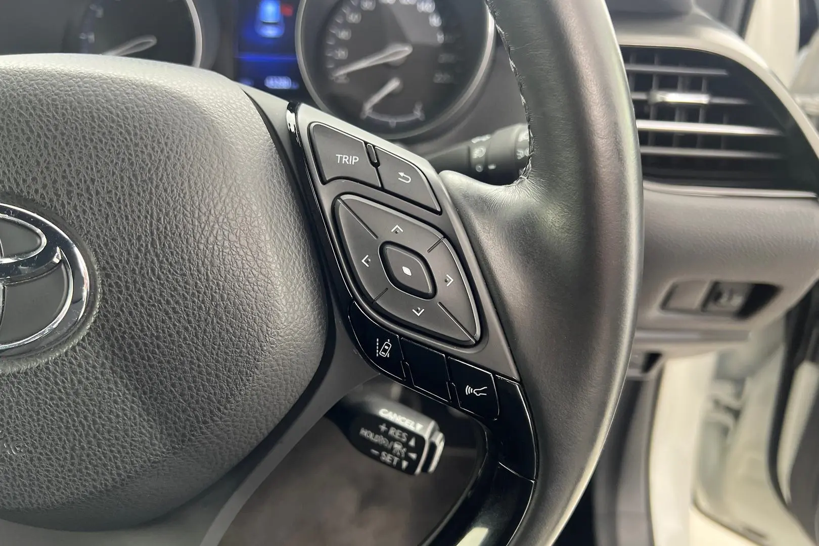 2019 Toyota C-HR Gallery Image 17