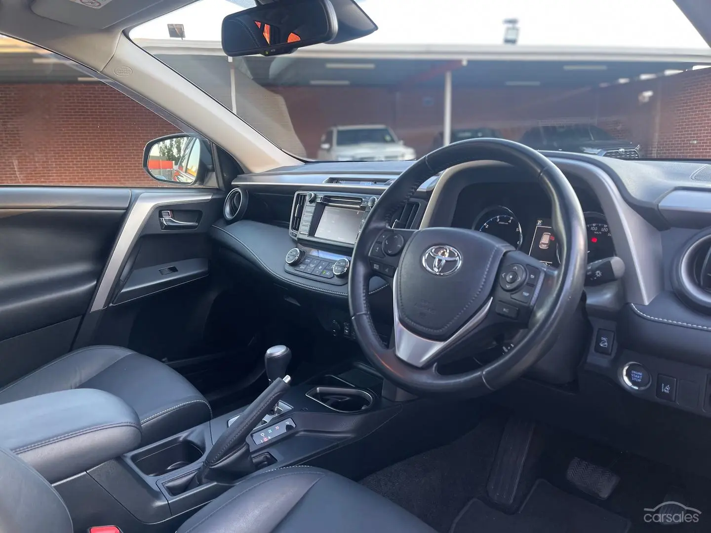 2017 Toyota RAV4 Image 12