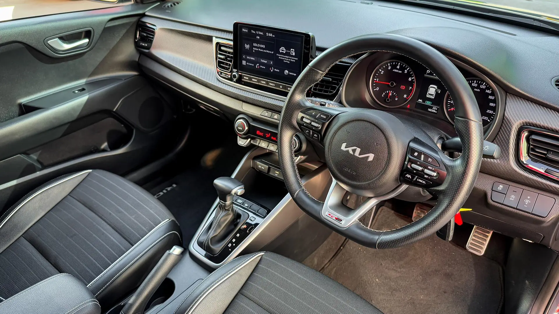 2021 Kia Rio Gallery Image 3