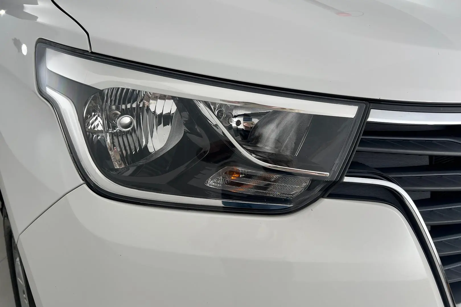 2018 Hyundai iLoad Gallery Image 2